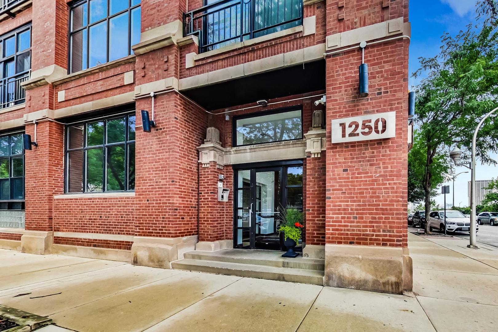 1250 W Van Buren Street Unit: 607