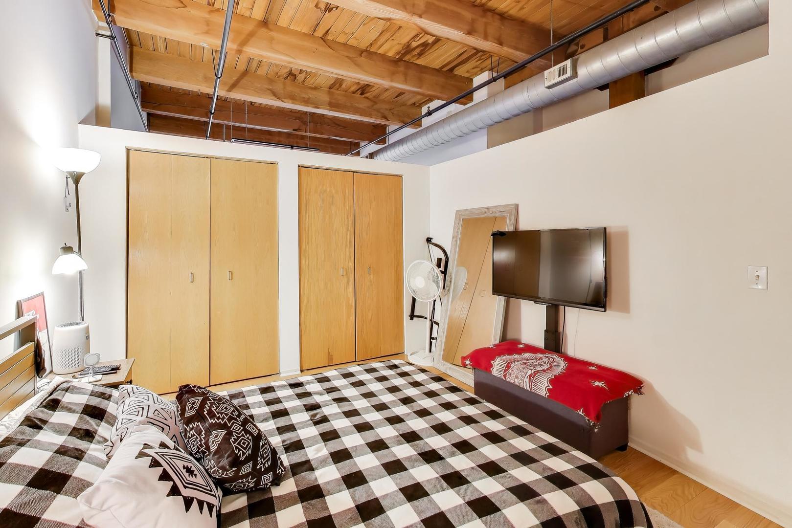 1250 W Van Buren Street Unit: 607