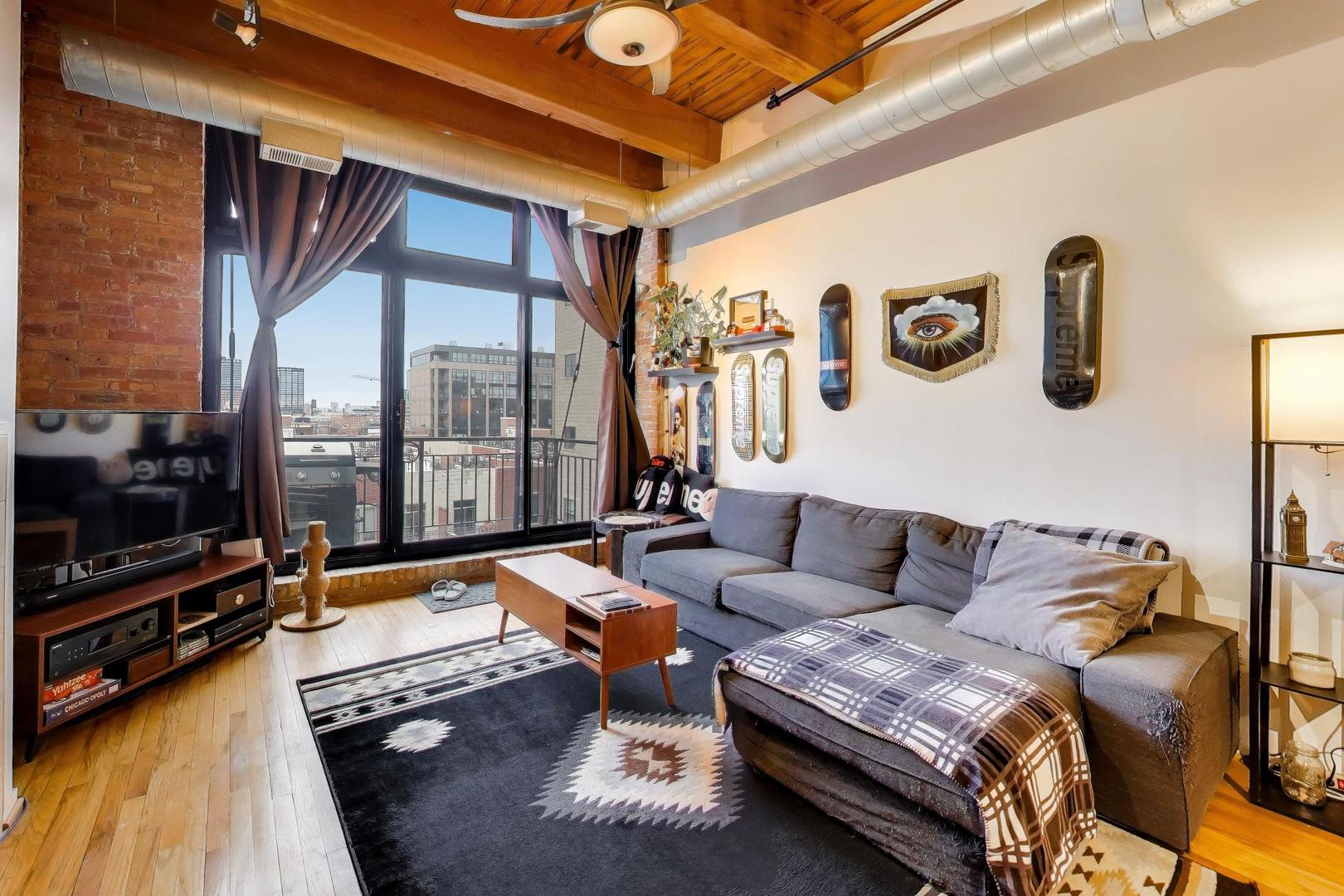 1250 W Van Buren Street Unit: 607