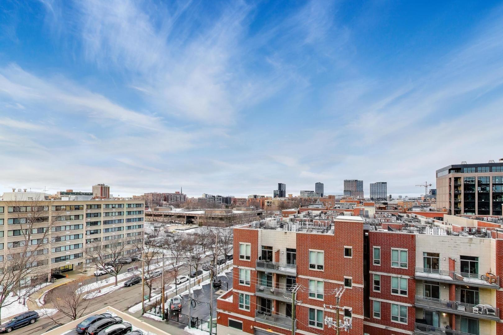 1250 W Van Buren Street Unit: 607