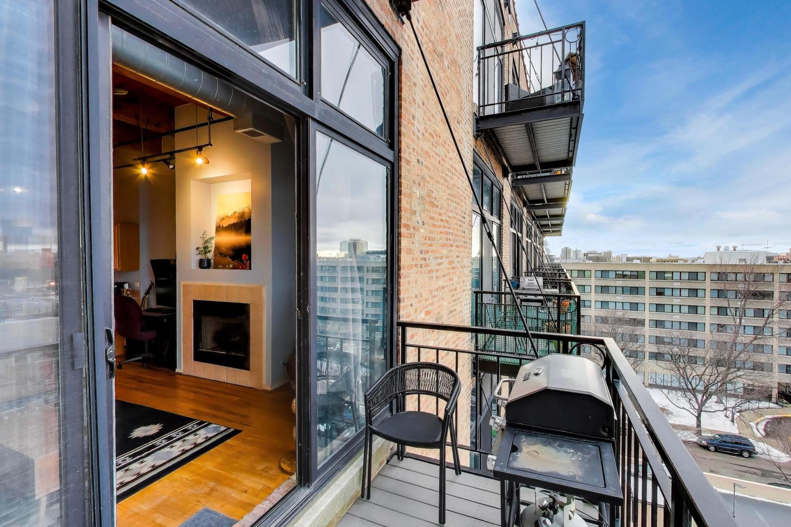 1250 W Van Buren Street Unit: 607