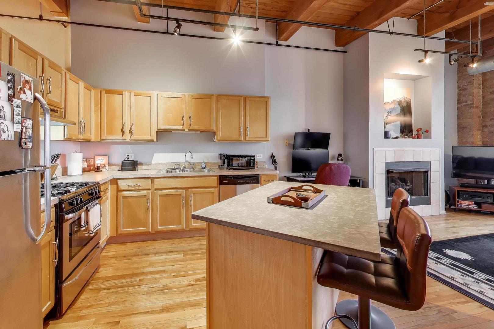 1250 W Van Buren Street Unit: 607