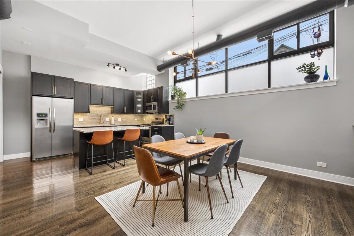 1137 N WOOD Street Unit: 1H