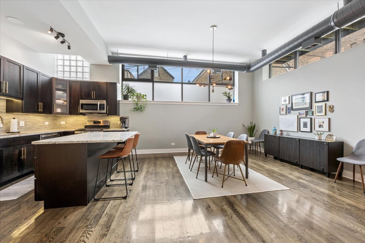 1137 N WOOD Street Unit: 1H