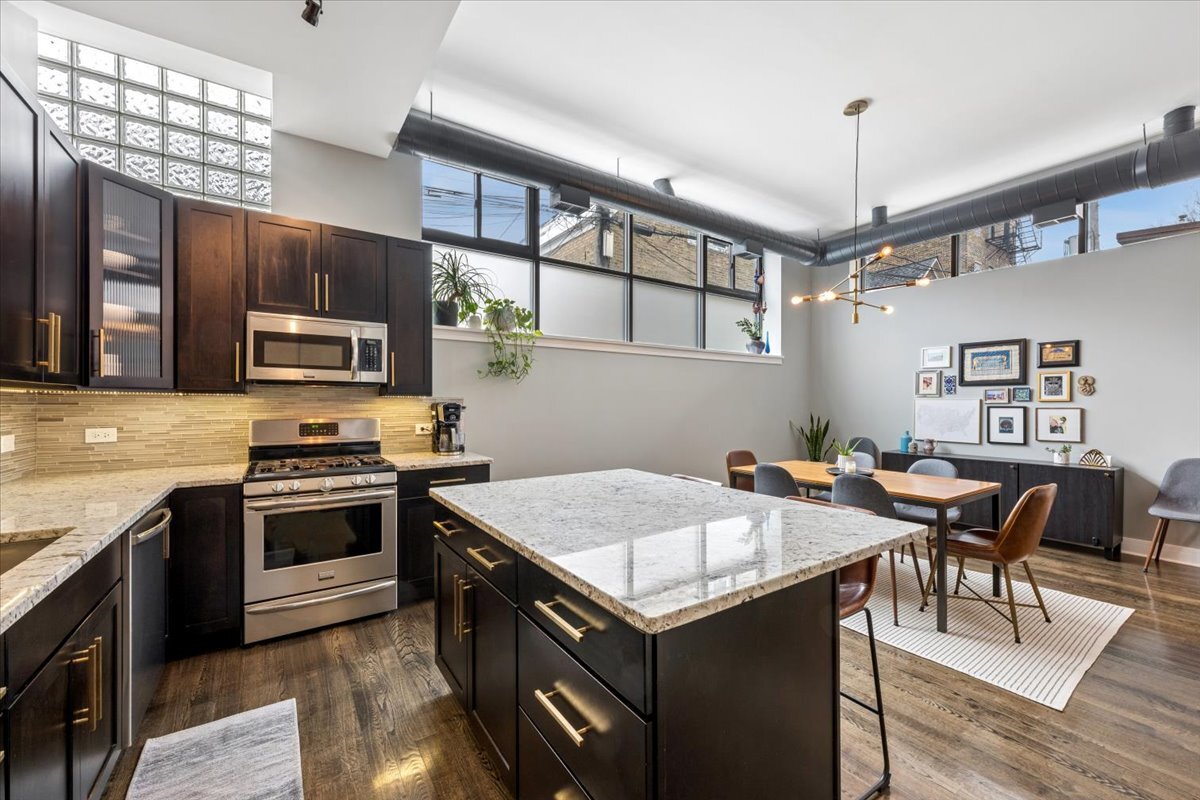 1137 N WOOD Street Unit: 1H