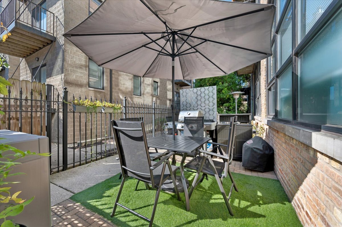 1137 N WOOD Street Unit: 1H
