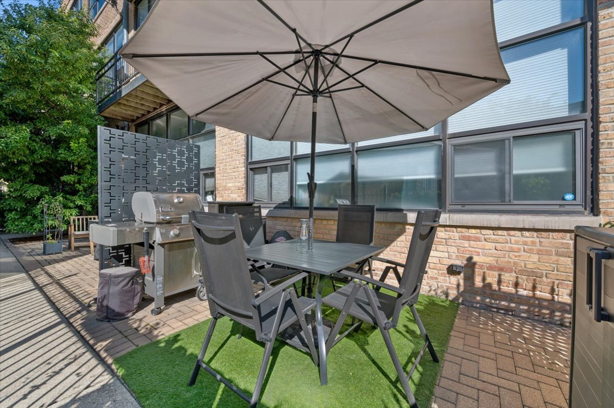 1137 N WOOD Street Unit: 1H