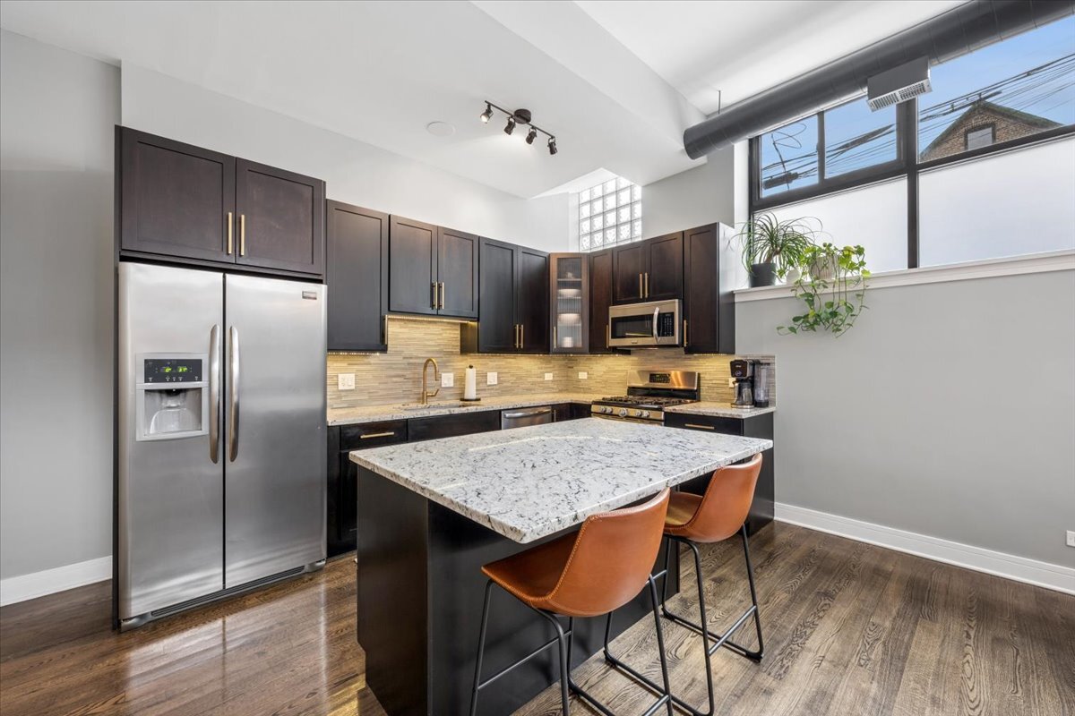 1137 N WOOD Street Unit: 1H