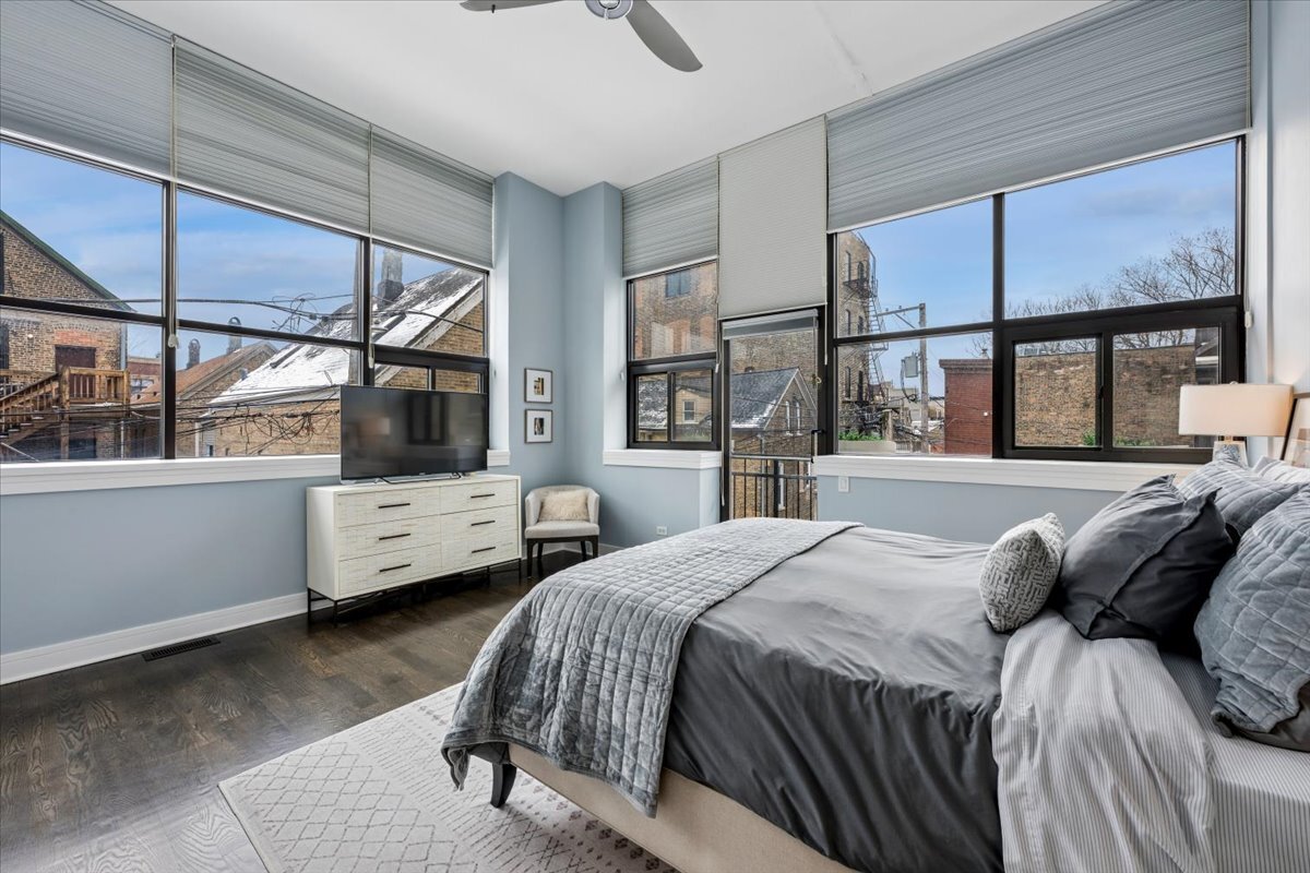 1137 N WOOD Street Unit: 1H