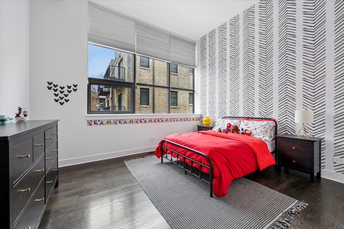 1137 N WOOD Street Unit: 1H