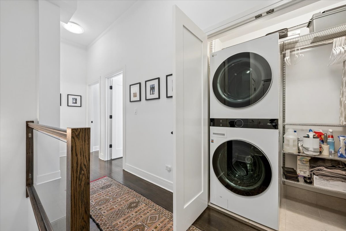 1137 N WOOD Street Unit: 1H