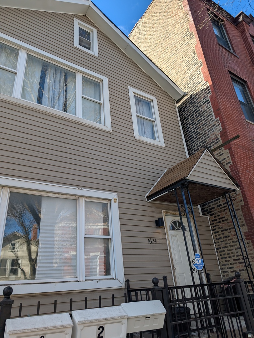 1624 S Throop Street Unit: G