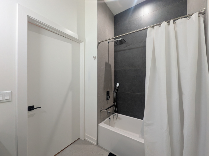 4513 N CLARK Street Unit: 503