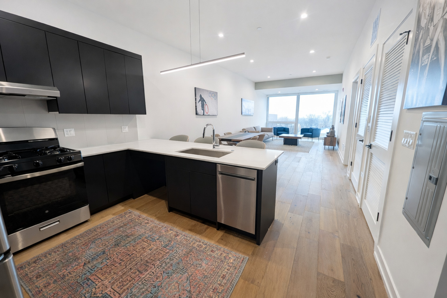 4513 N CLARK Street Unit: 503