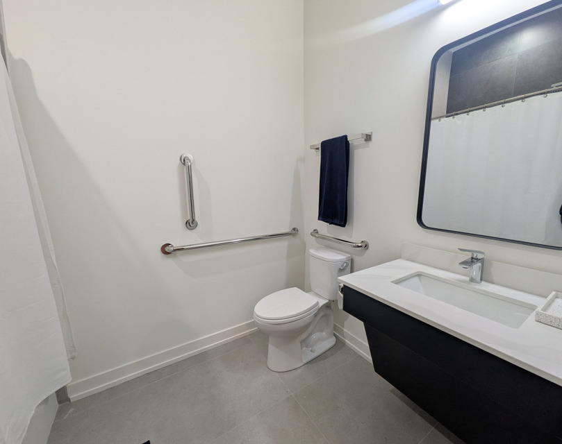 4513 N CLARK Street Unit: 503