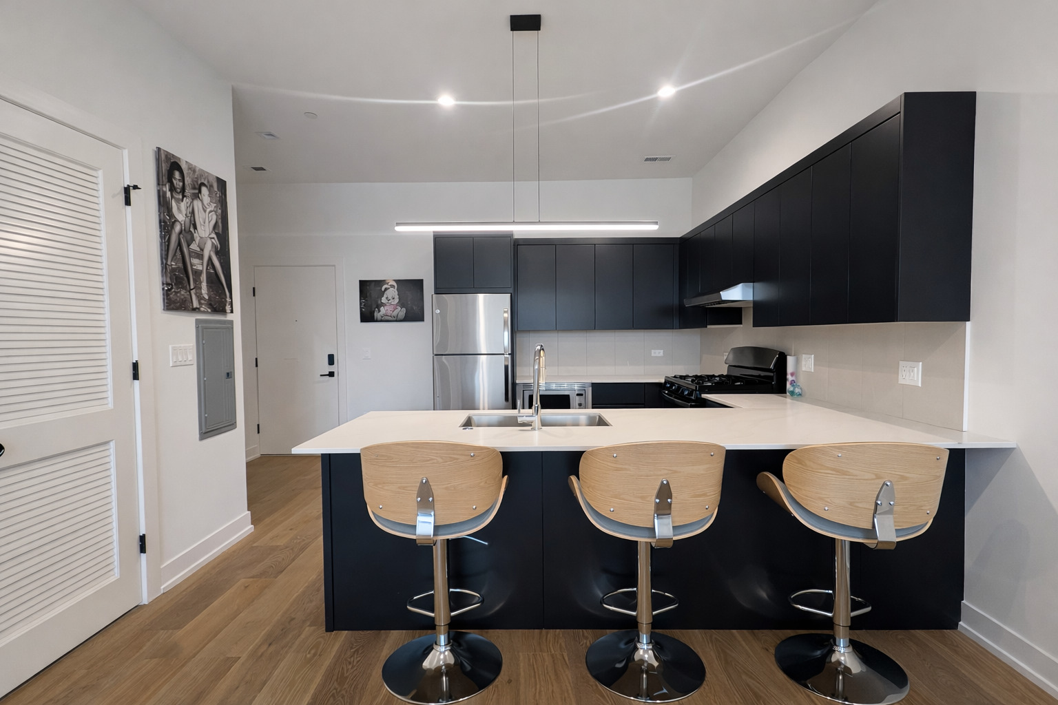 4513 N CLARK Street Unit: 503