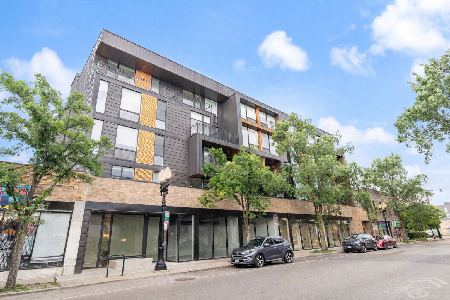 4513 N CLARK Street Unit: 503