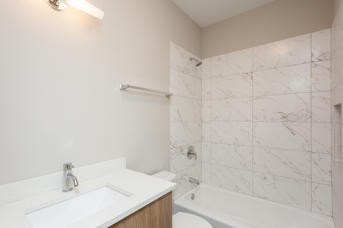 1134 W 18th Street Unit: 2R