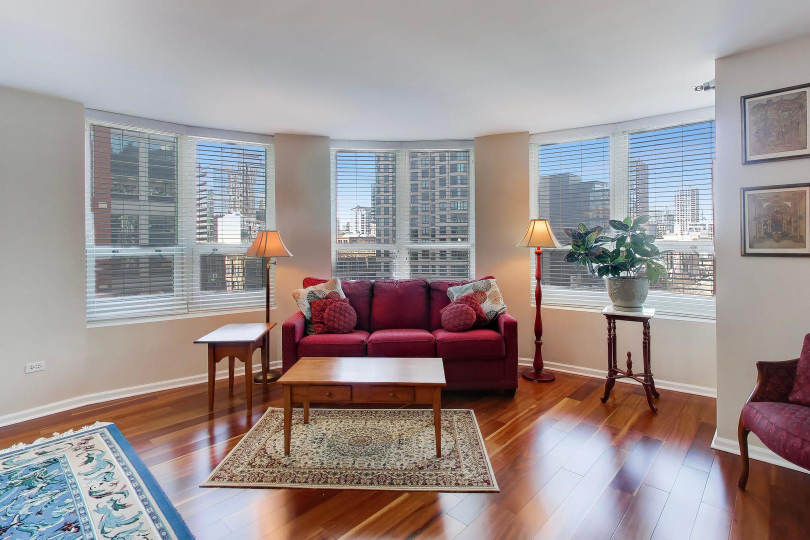 345 N LaSalle Street Unit: 901
