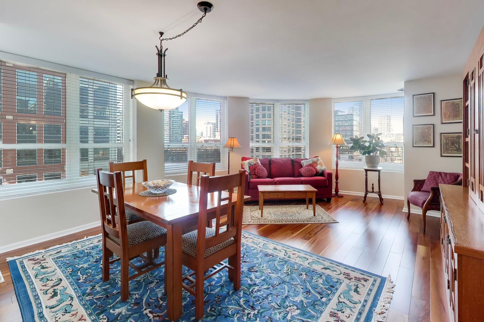 345 N LaSalle Street Unit: 901
