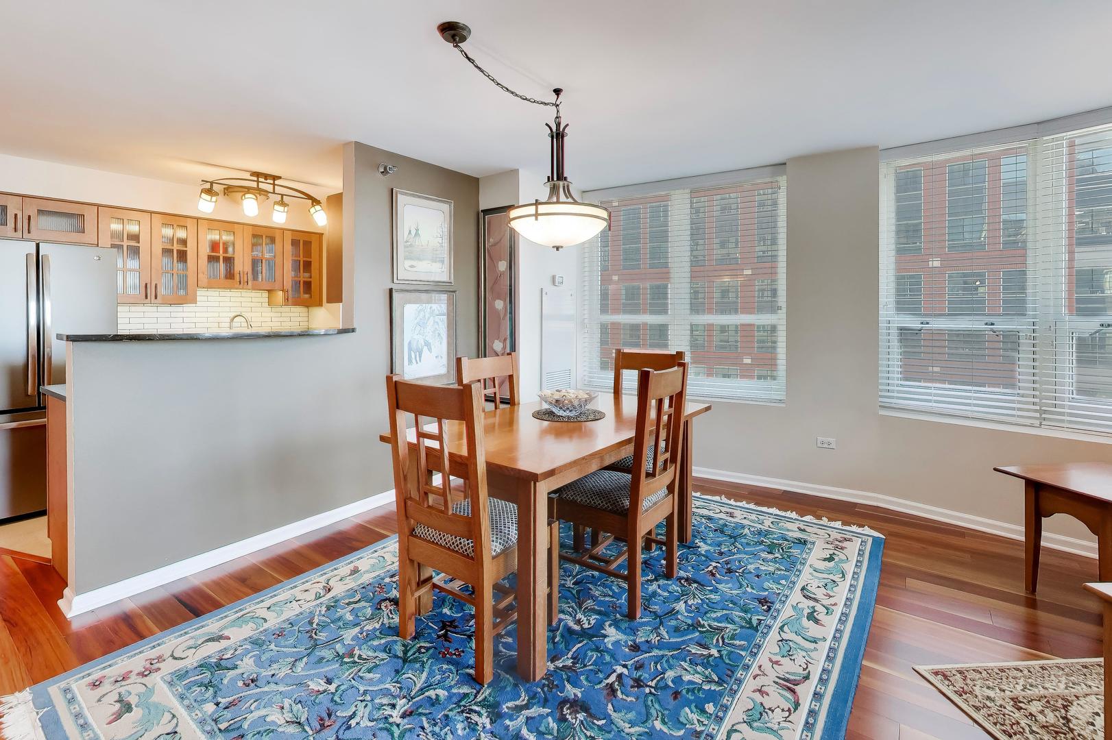 345 N LaSalle Street Unit: 901