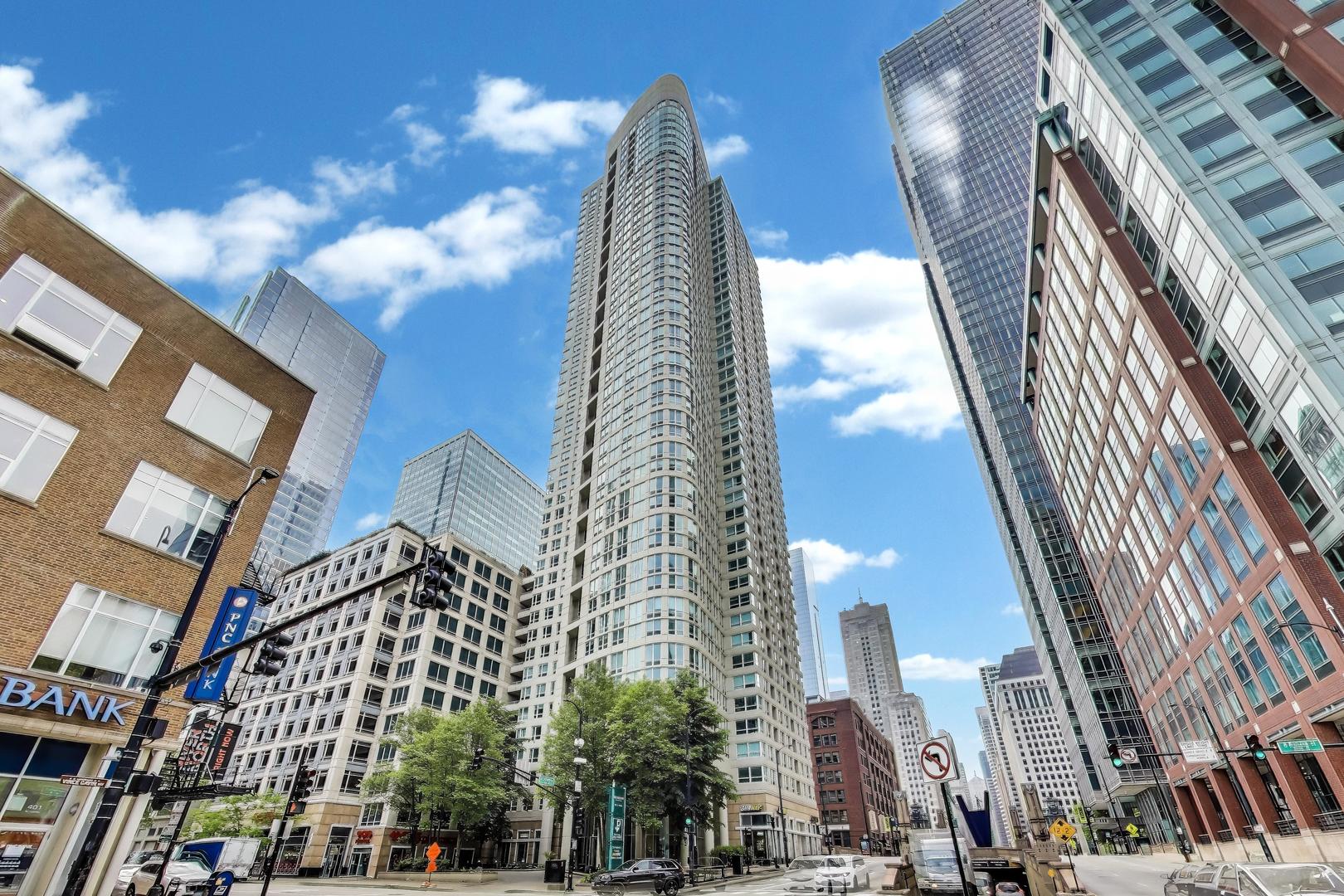 345 N LaSalle Street Unit: 901