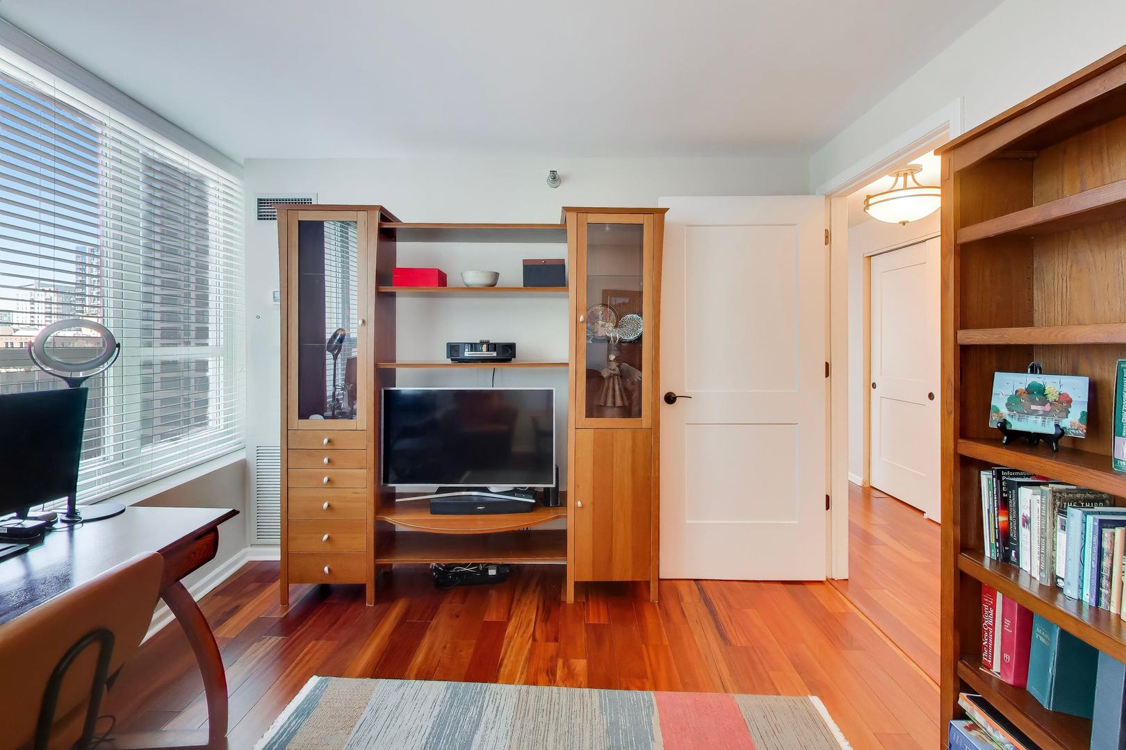 345 N LaSalle Street Unit: 901