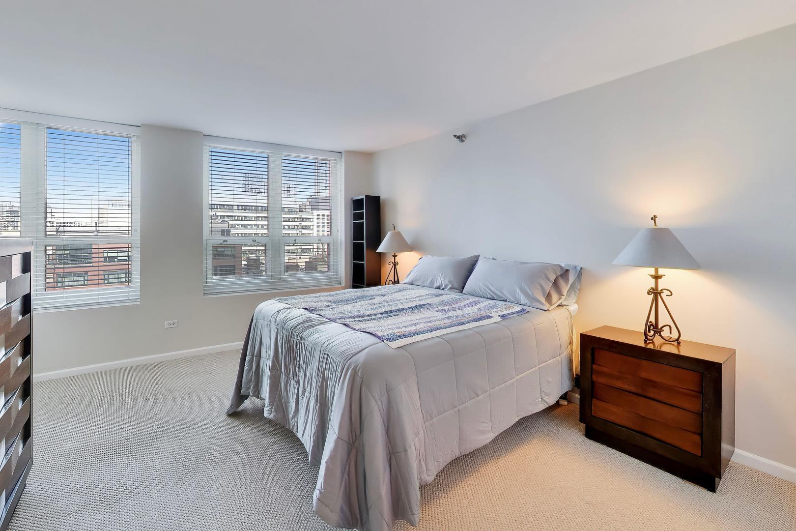 345 N LaSalle Street Unit: 901