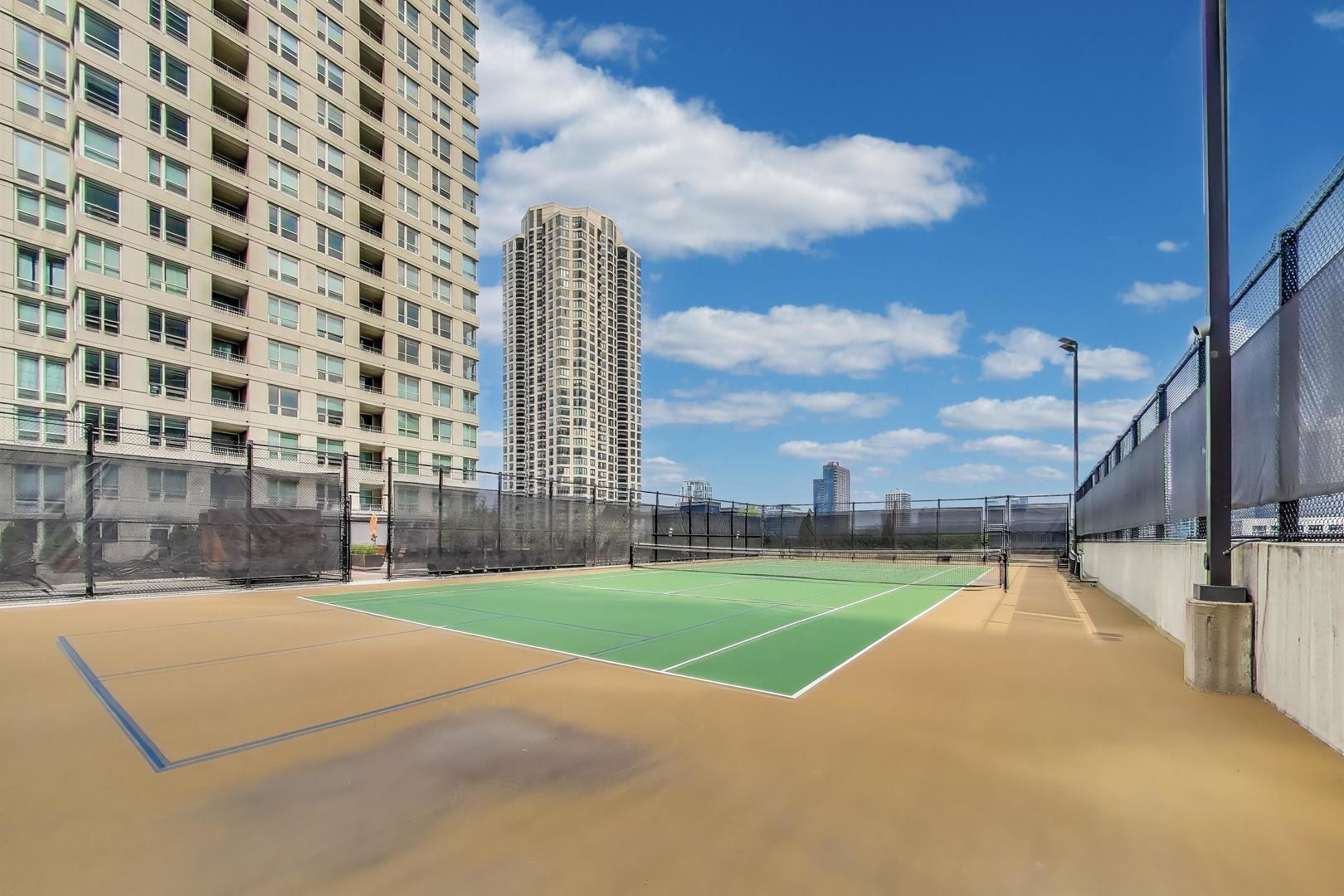 345 N LaSalle Street Unit: 901
