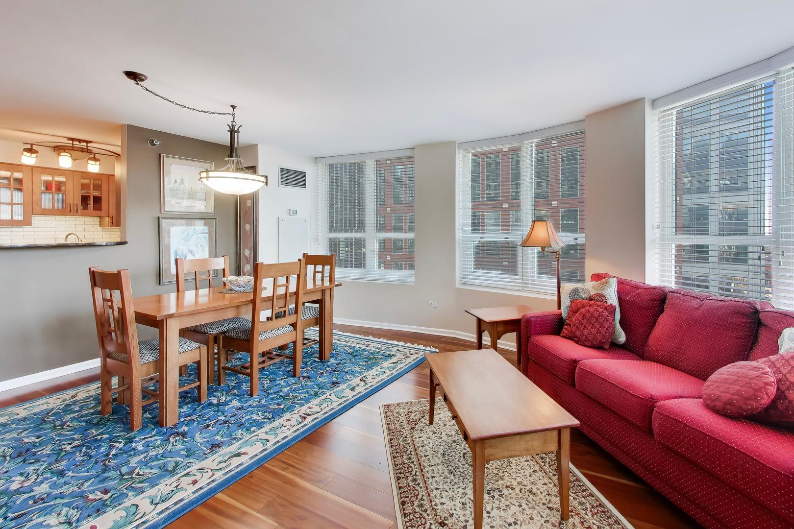 345 N LaSalle Street Unit: 901