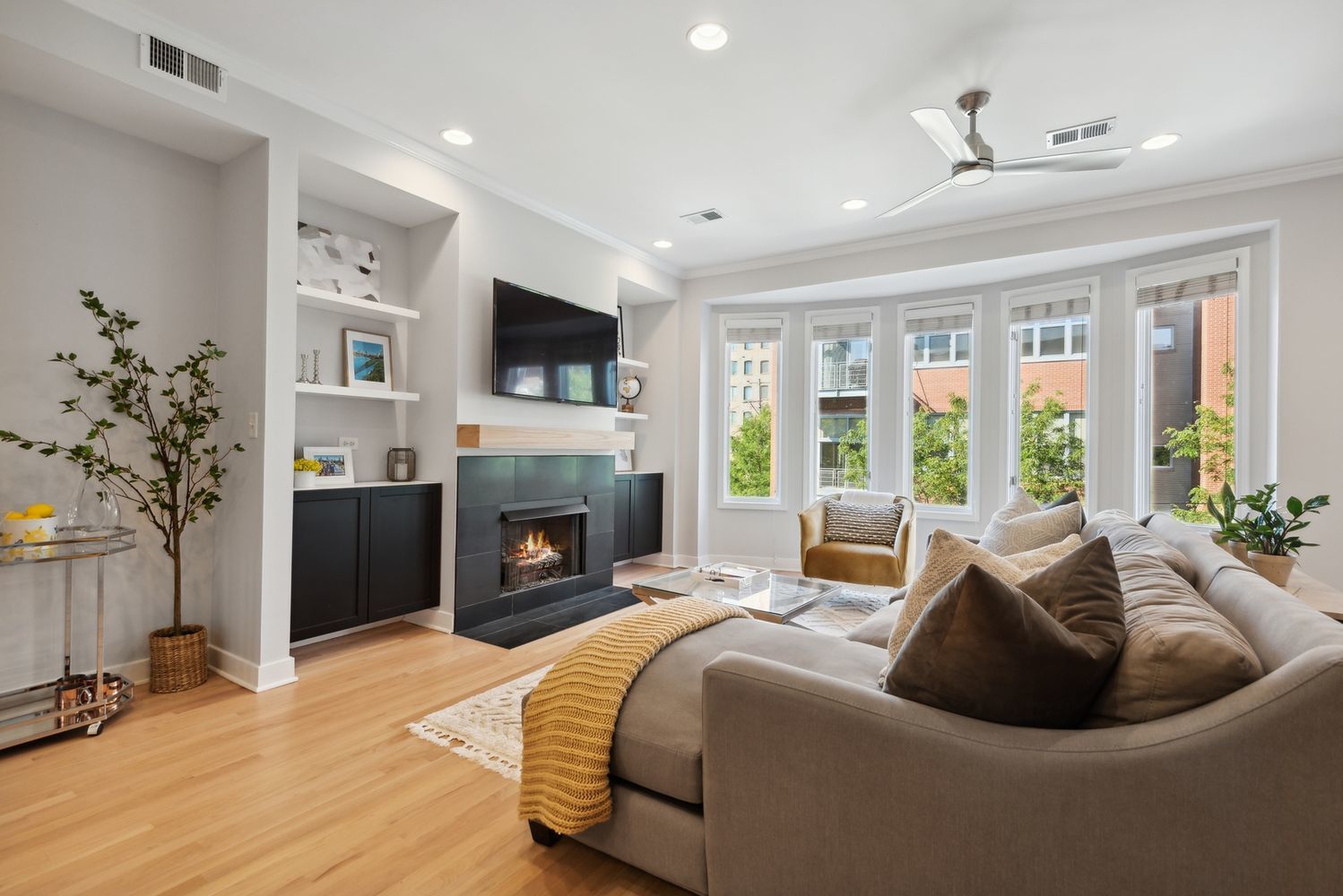 821 W Superior Street Unit: 3