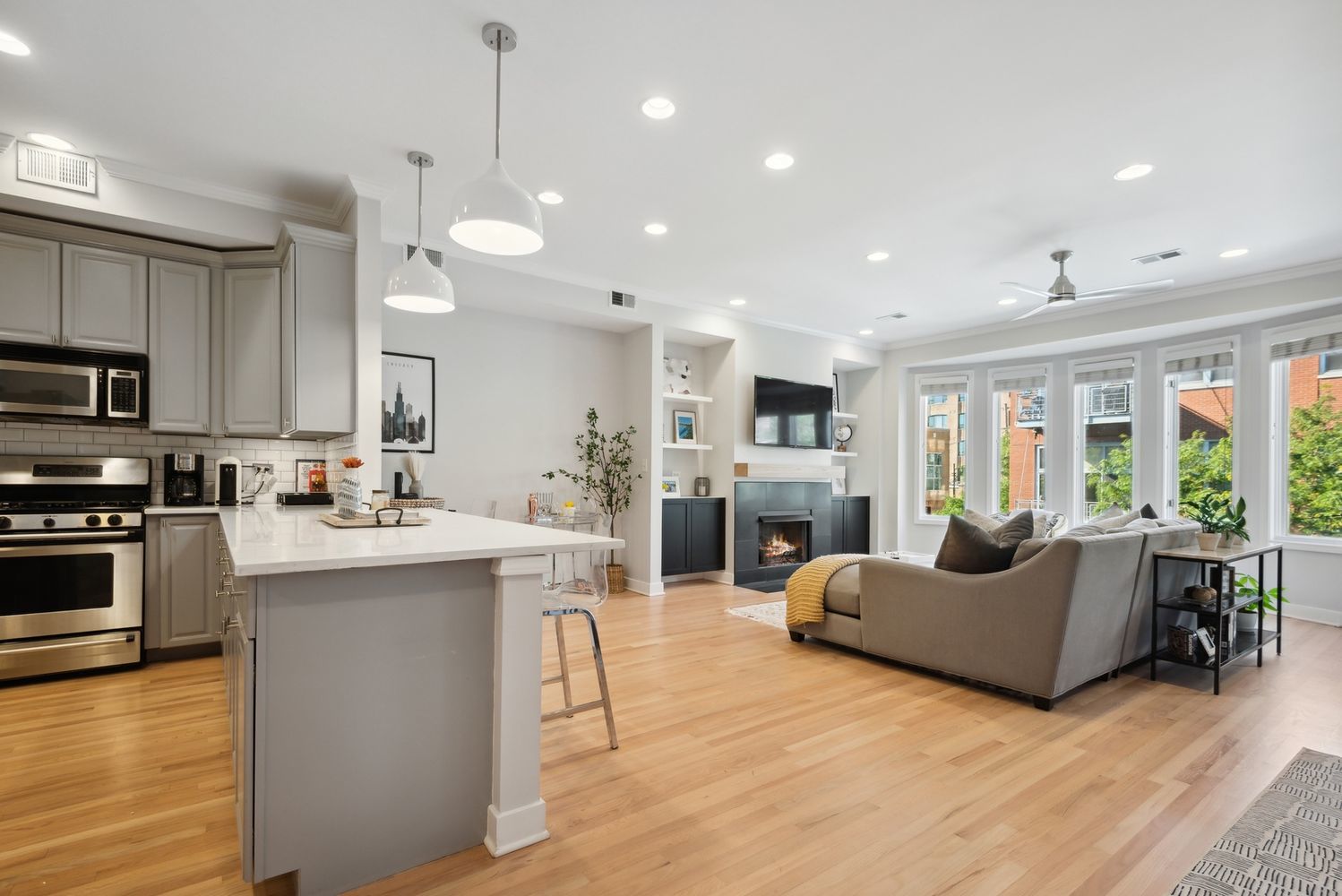 821 W Superior Street Unit: 3