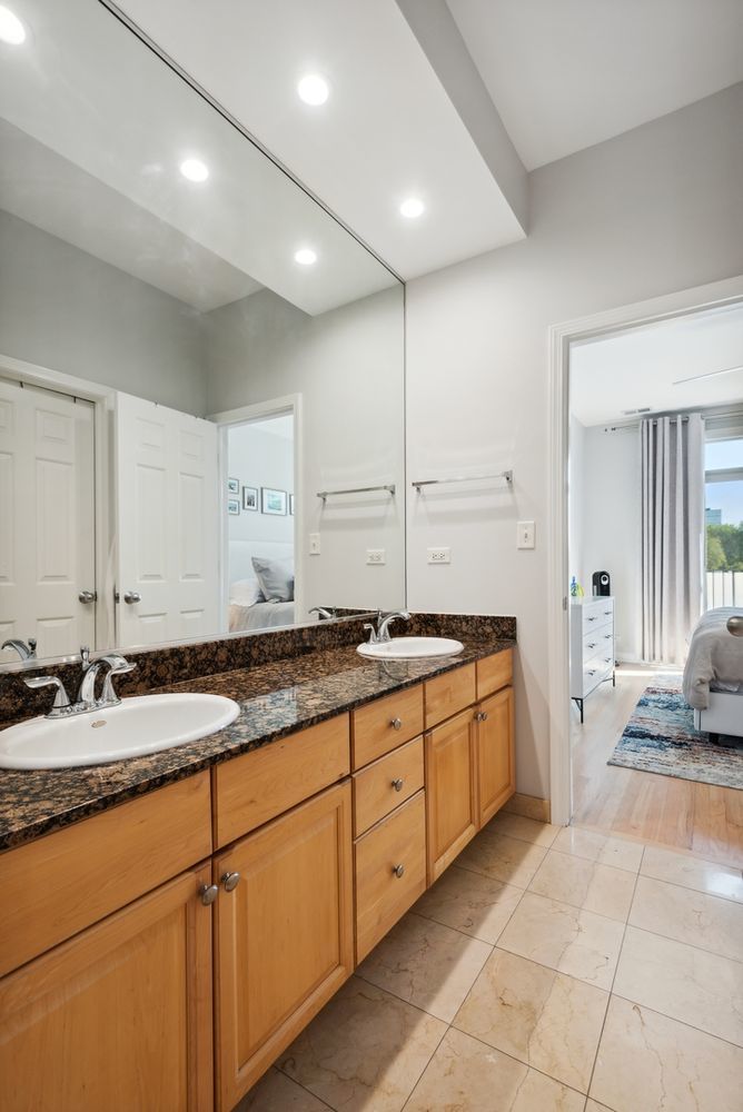 821 W Superior Street Unit: 3