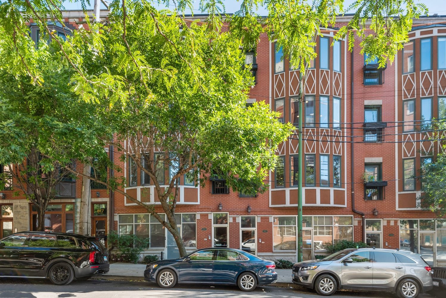821 W Superior Street Unit: 3