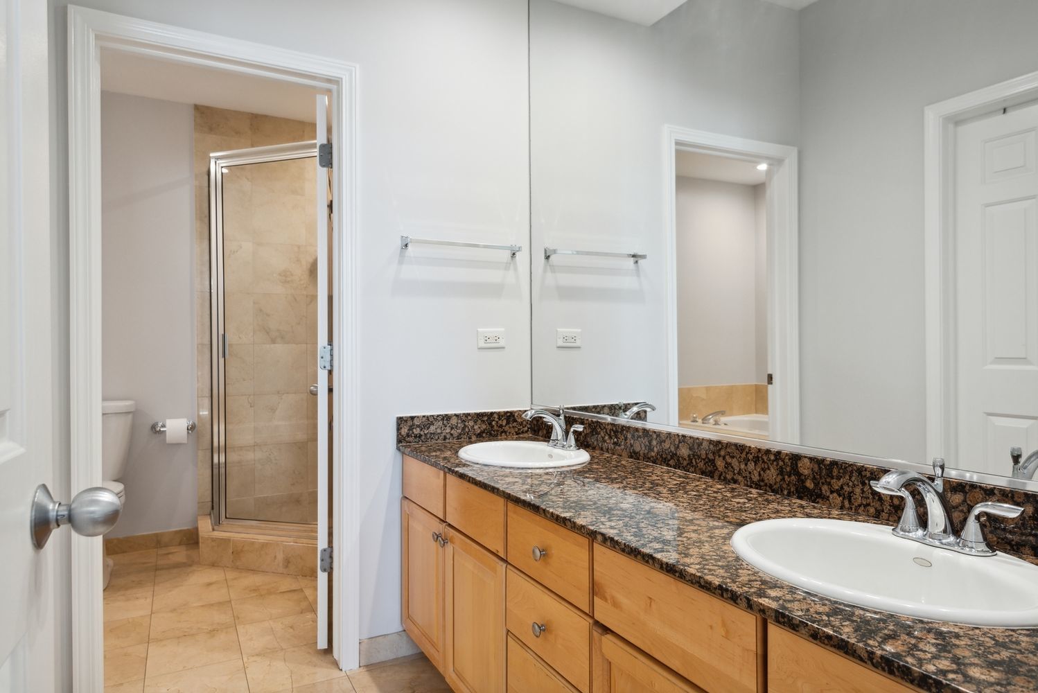 821 W Superior Street Unit: 3