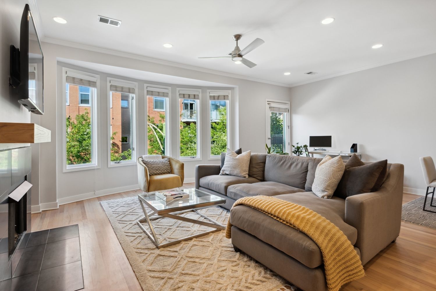 821 W Superior Street Unit: 3