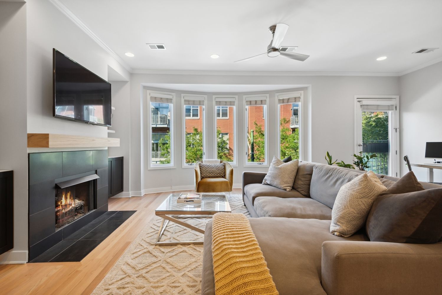 821 W Superior Street Unit: 3