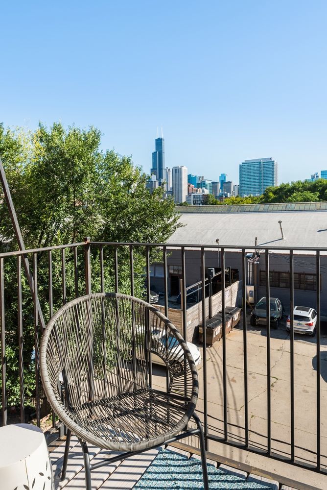 821 W Superior Street Unit: 3