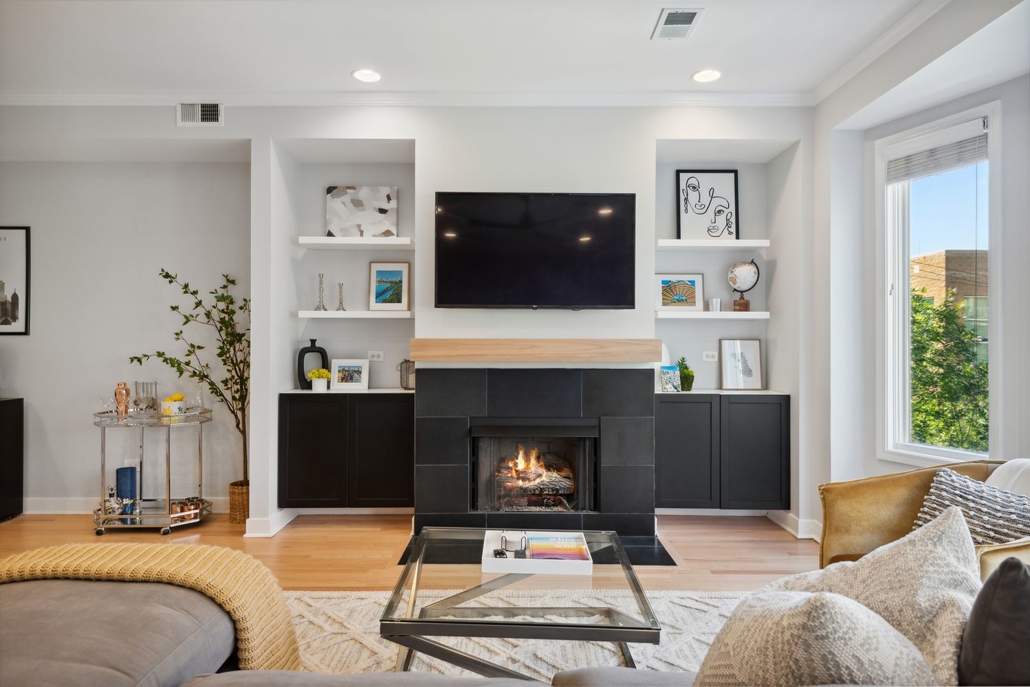 821 W Superior Street Unit: 3