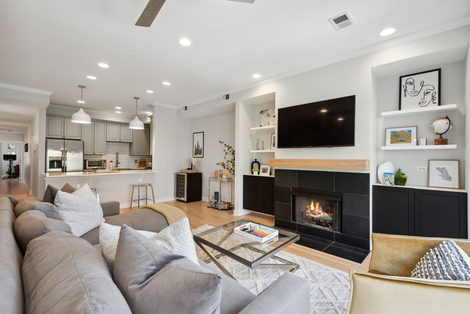 821 W Superior Street Unit: 3