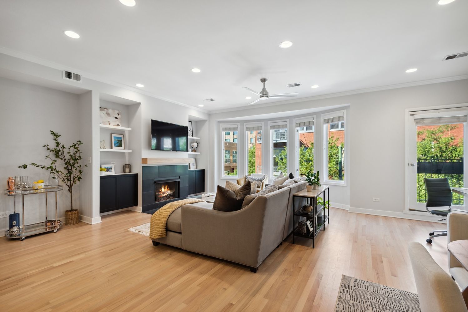 821 W Superior Street Unit: 3