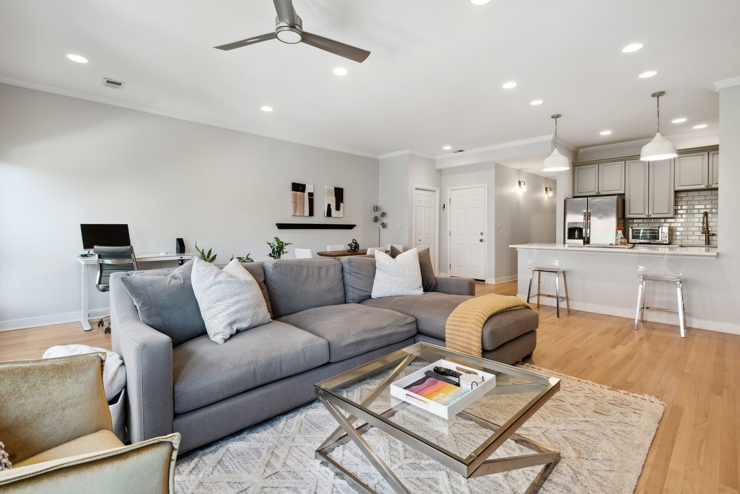 821 W Superior Street Unit: 3