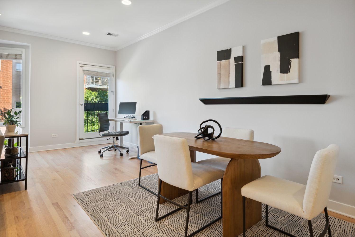 821 W Superior Street Unit: 3