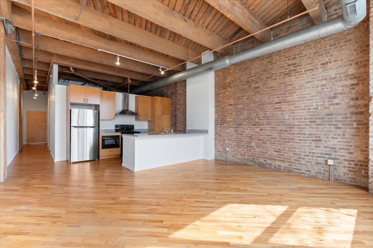 1040 W Adams Street Unit: 110