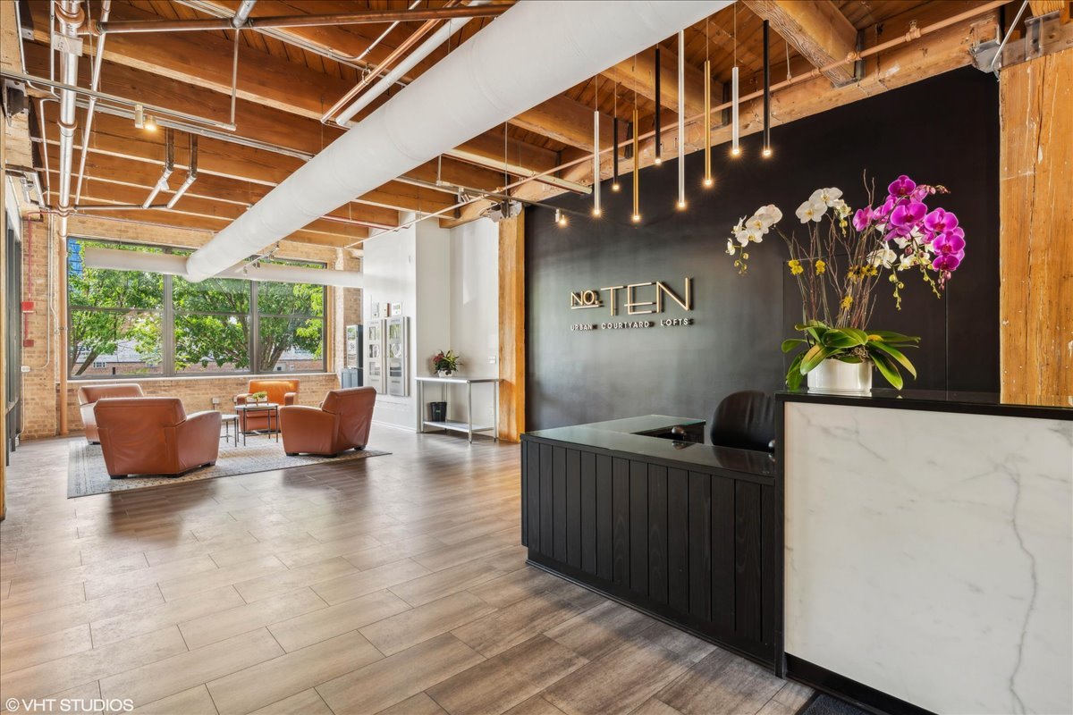 1040 W Adams Street Unit: 110