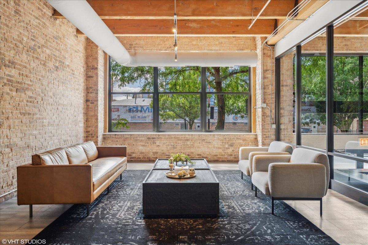 1040 W Adams Street Unit: 110