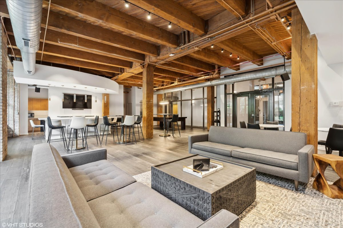 1040 W Adams Street Unit: 110