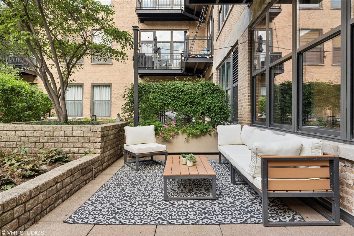 1040 W Adams Street Unit: 110