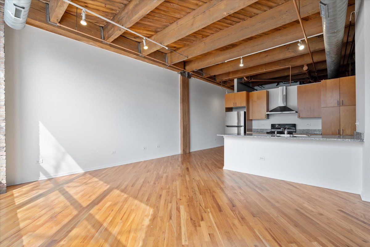 1040 W Adams Street Unit: 110