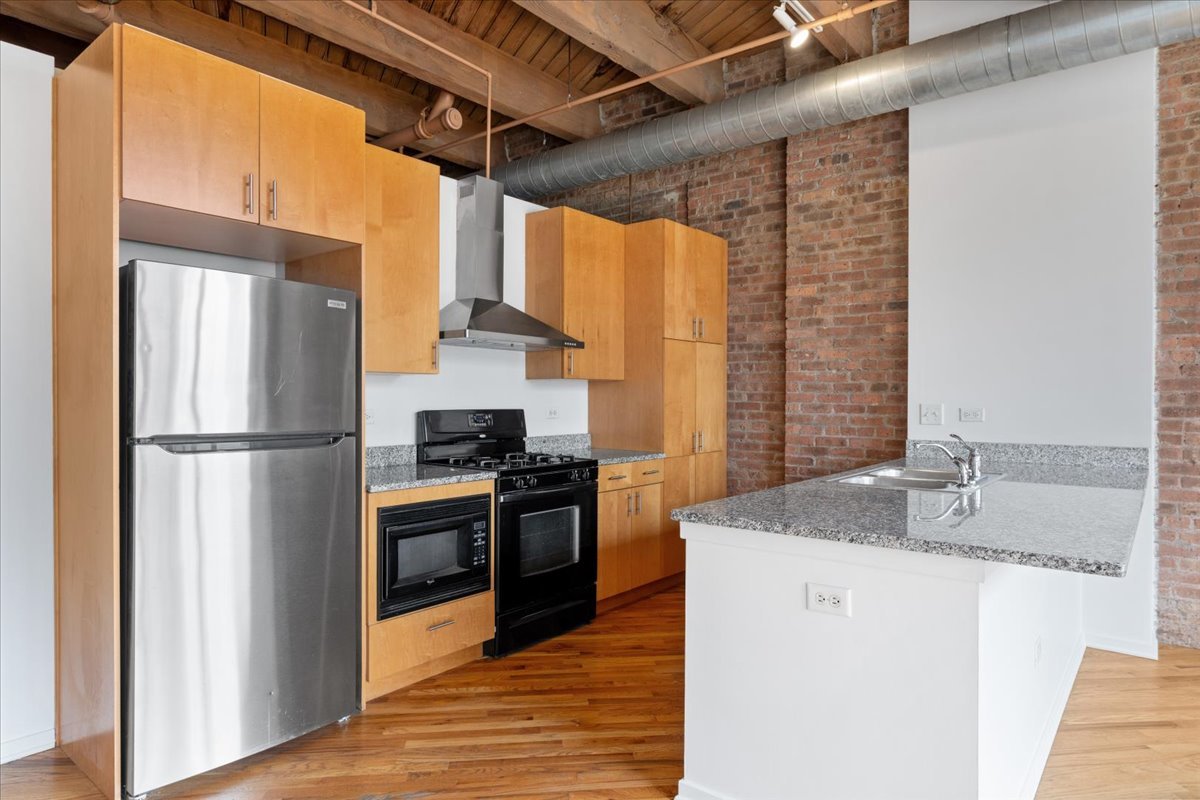 1040 W Adams Street Unit: 110
